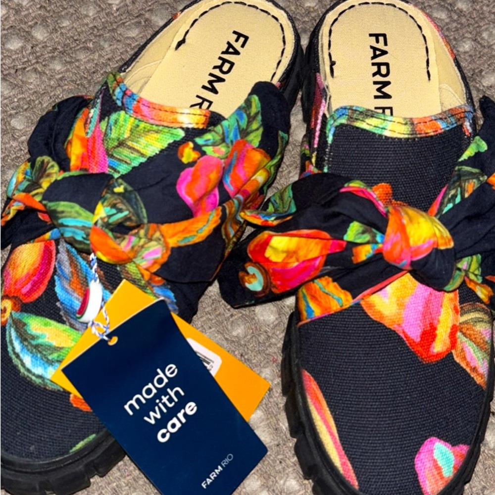 Farm rio slides NWT